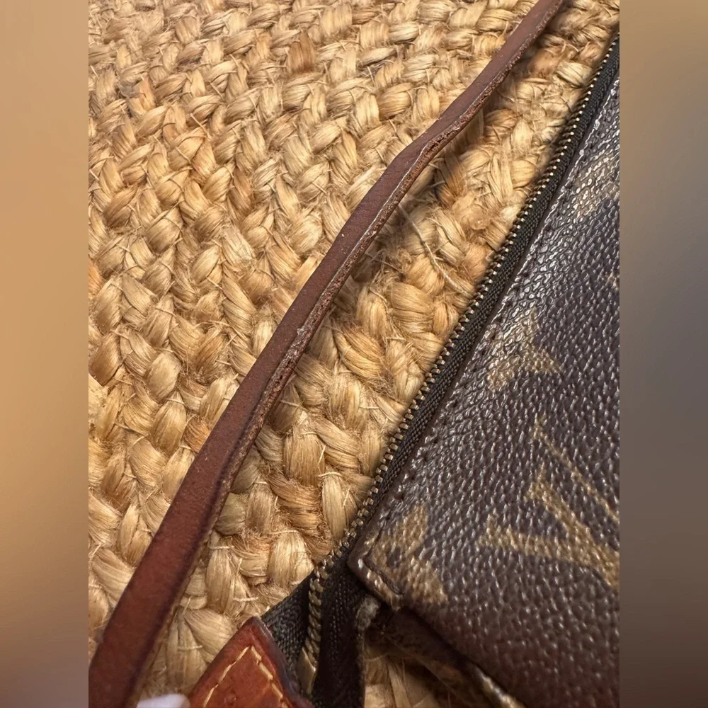 LOUIS VUITTON Pochette Accessoire  Monogram Canvas